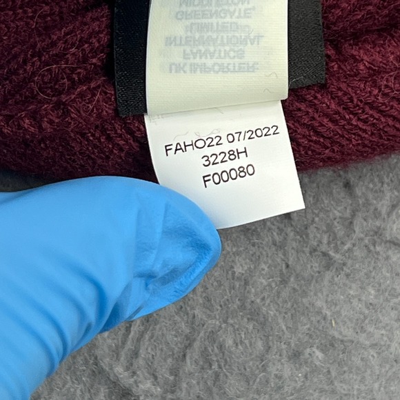 Aston Villa FC Beanie Adult OS Maroon "Villans" Cuffed Knit Hat AVFC Patch Logo - Picture 6 of 10